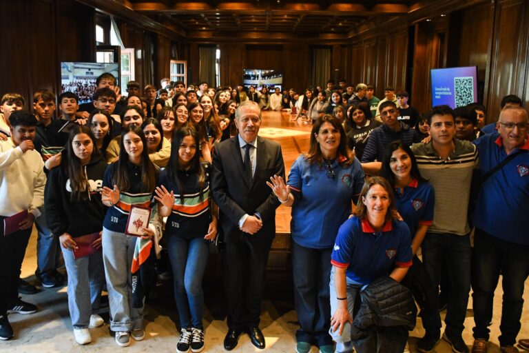 Estudiantes de Selva y Vinará fueron recibidos por el Jefe de Gabinete en Casa de Gobierno