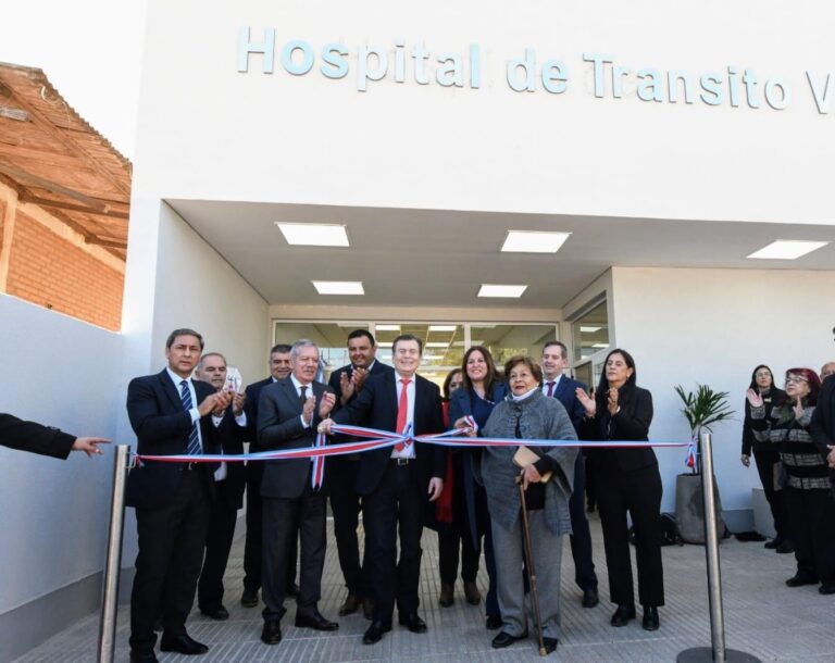 El Gobernador inauguró un hospital de tránsito  y un Jardín de Infantes en Vilelas
