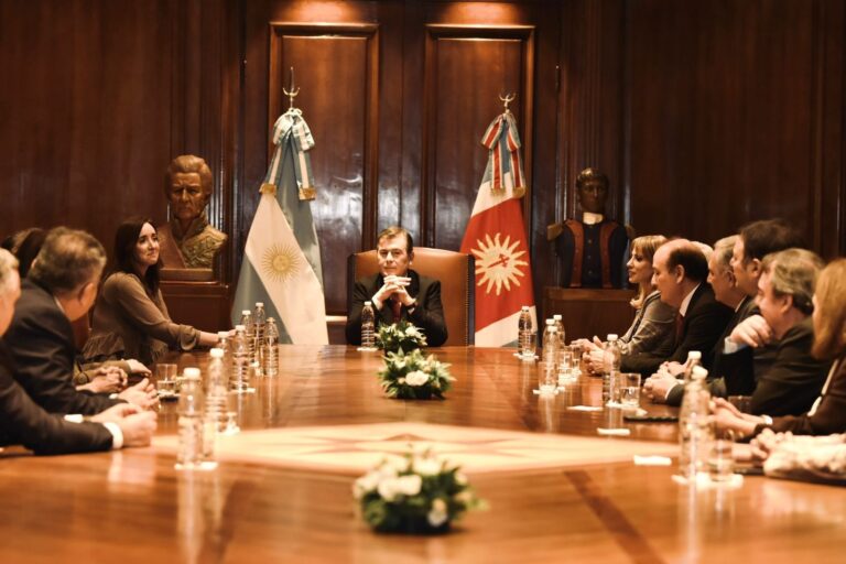 El Gobernador Gerardo Zamora recibió a la vicepresidenta Victoria Villarruel en Casa de Gobierno