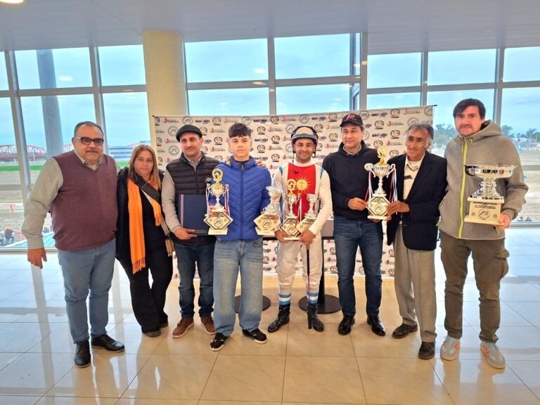 El Vicegobernador entregó la Copa Gerardo Zamora al ganador del clásico Madre de Ciudades