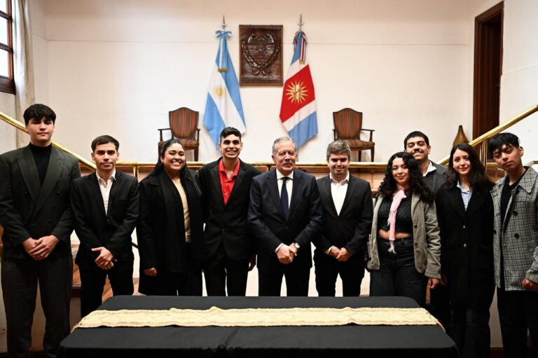 El Jefe de Gabinete dialogó con la Asociación  Voces de Ciudadanía, jóvenes comprometidos con los desafíos del futuro
