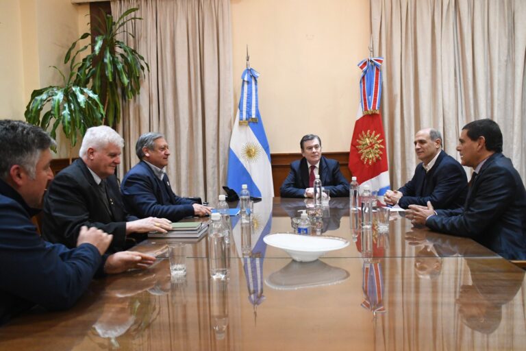 El gobernador renovó convenios con el INTA que benefician a municipios y al sector productivo