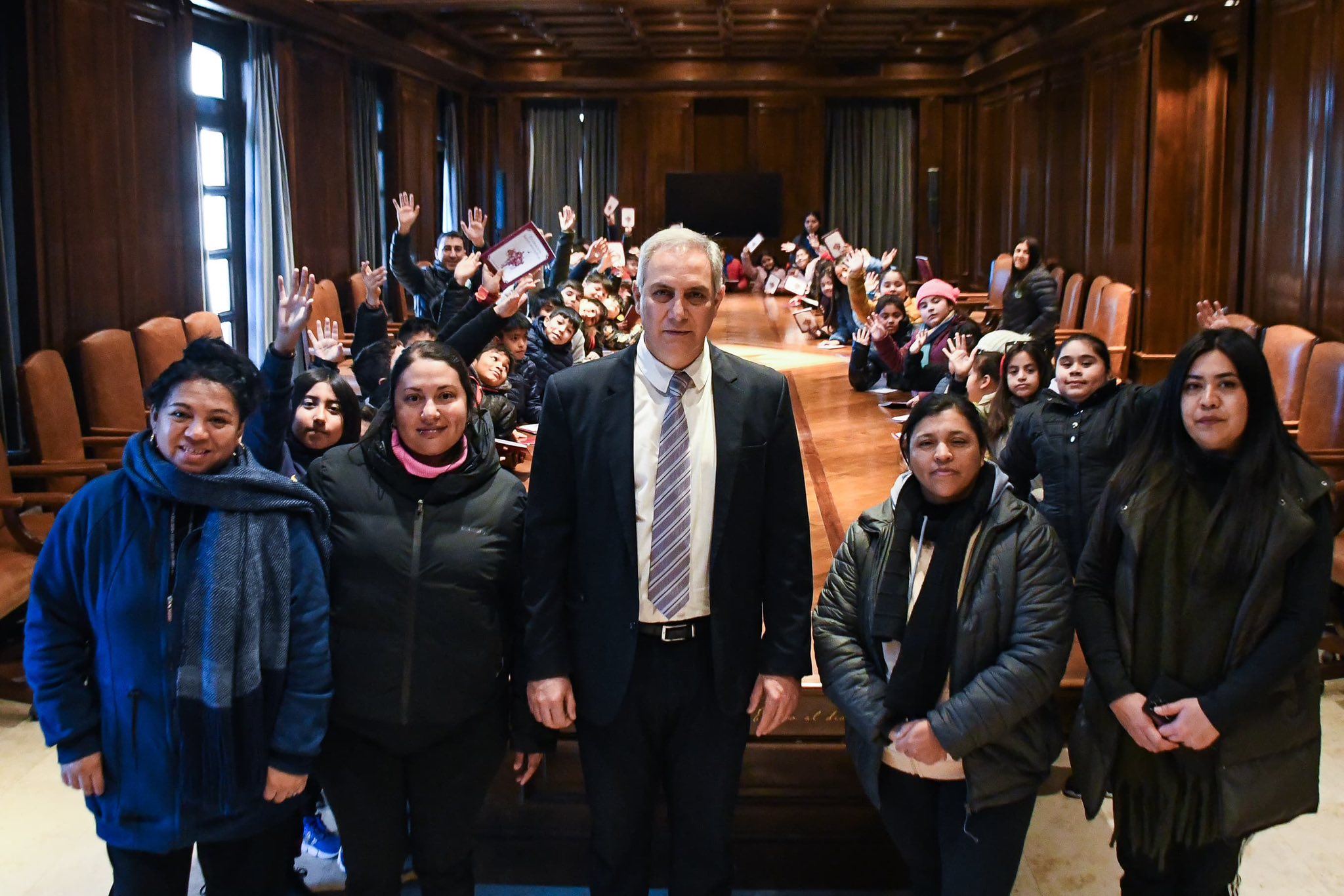 Alumnos de escuelas primarias de diferentes ciudades del interior  provincial visitaron Casa de Gobierno