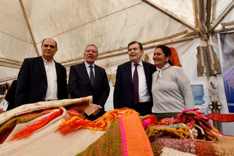 Gerardo Zamora participó de la apertura de la Expo Santiago Productivo