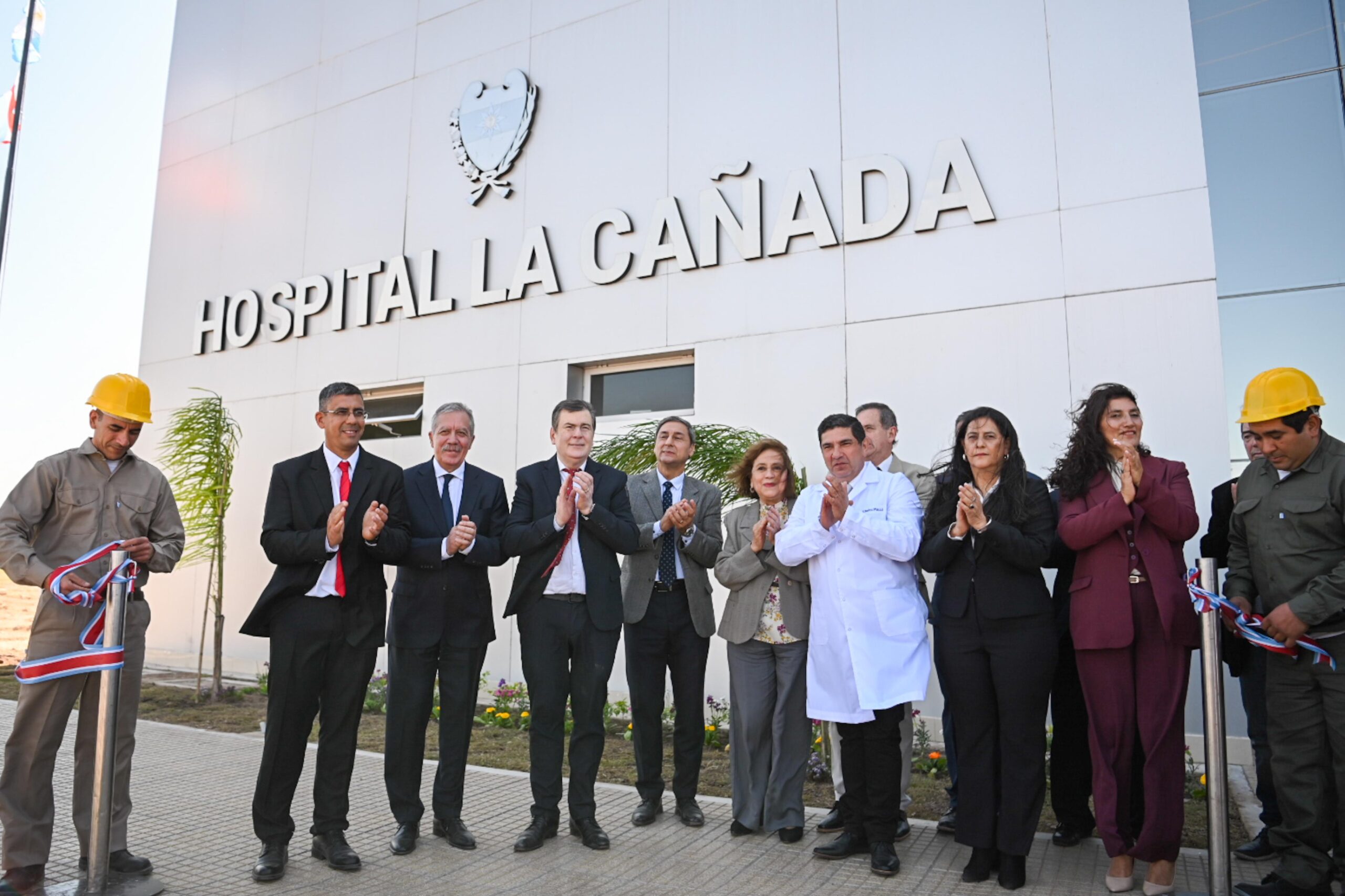 Gerardo Zamora inauguró en La Cañada un hospital distrital, junto con obras y entregó viviendas sociales