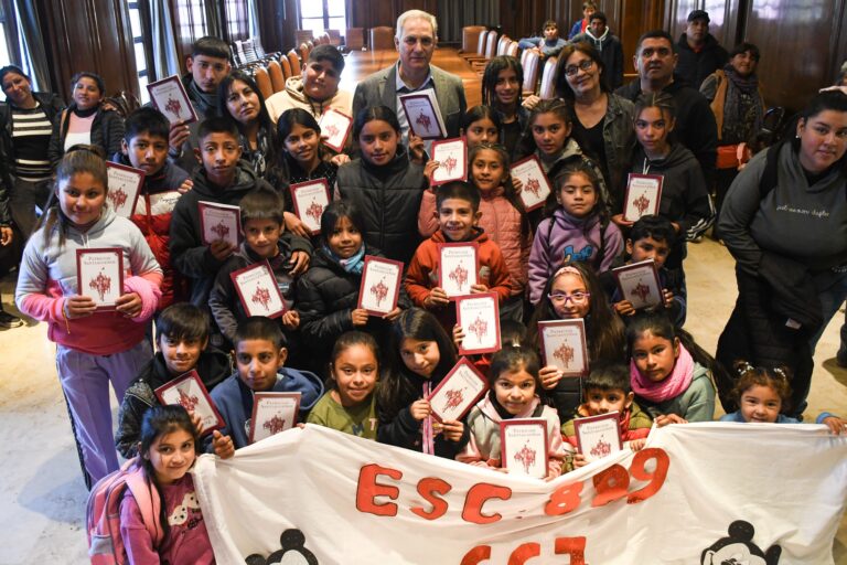 Alumnos de los departamentos Figueroa y Río Hondo visitaron Casa de Gobierno