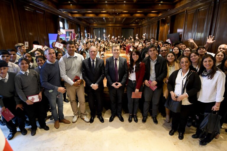 El Gobernador Zamora y el Jefe de Gabinete recibieron a estudiantes de nueve departamentos