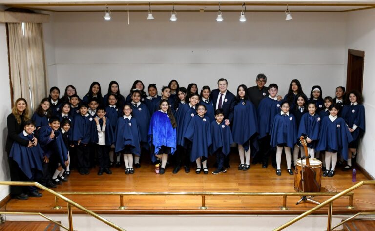 Emotivo homenaje en Casa de Gobierno: el Coro de Niños celebró su 40° aniversario
