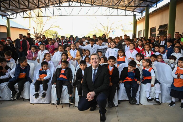 Zamora inauguró obras en dos instituciones educativas de El Hoyón y entrego viviendas sociales