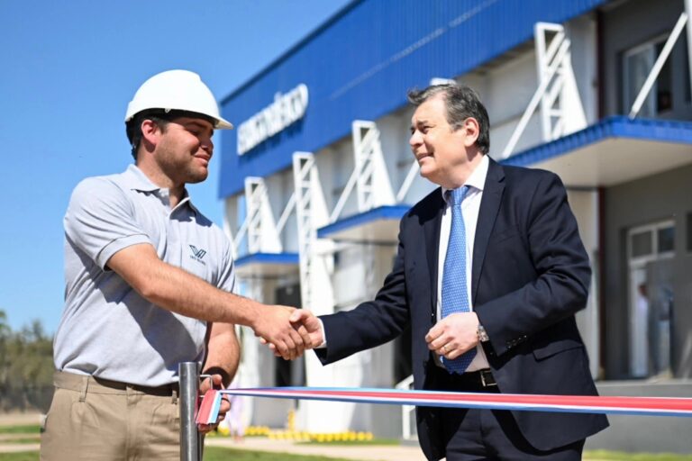 El Gobernador Zamora inauguró el Frigorífico Porcino Tres Valores en Estación Robles