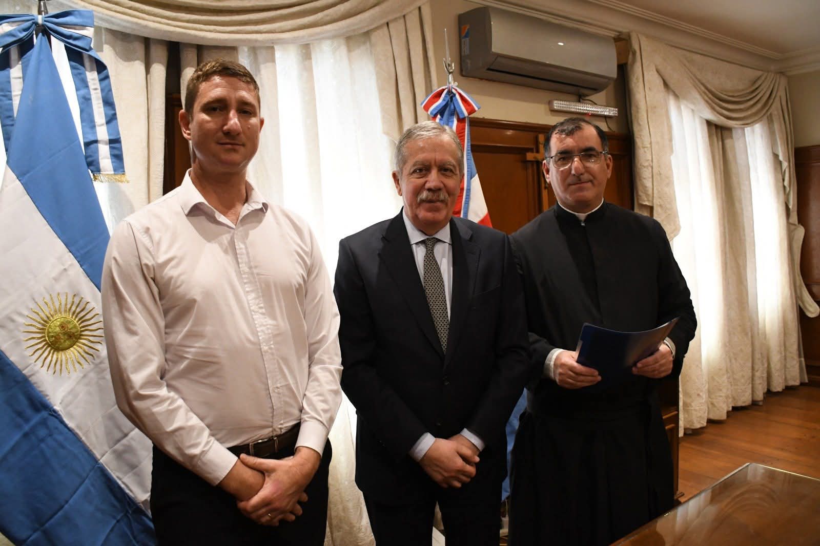 La Provincia firmó un convenio marco de cooperación para la construcción de una escuela en Quimilí