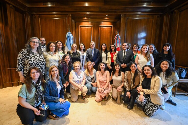 El gobernador Gerardo Zamora recibió a representantes de asociaciones de Terapia Ocupacional de todo el país