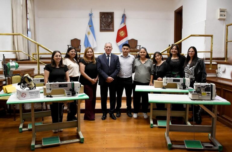 El Jefe de Gabinete acompañó a emprendedoras textiles de Suncho Corral