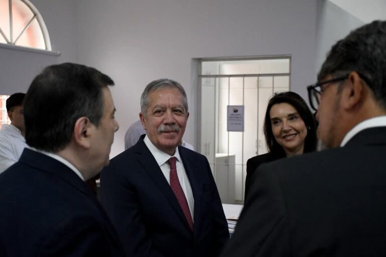 El Jefe de Gabinete acompañó la inauguración del renovado instituto Superior de Bellas Artes “Juan Yaparí”