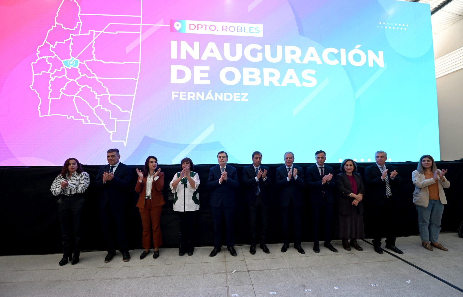 El Gobernador Zamora inauguró una escuela, un polideportivo y entregó viviendas sociales en Fernández