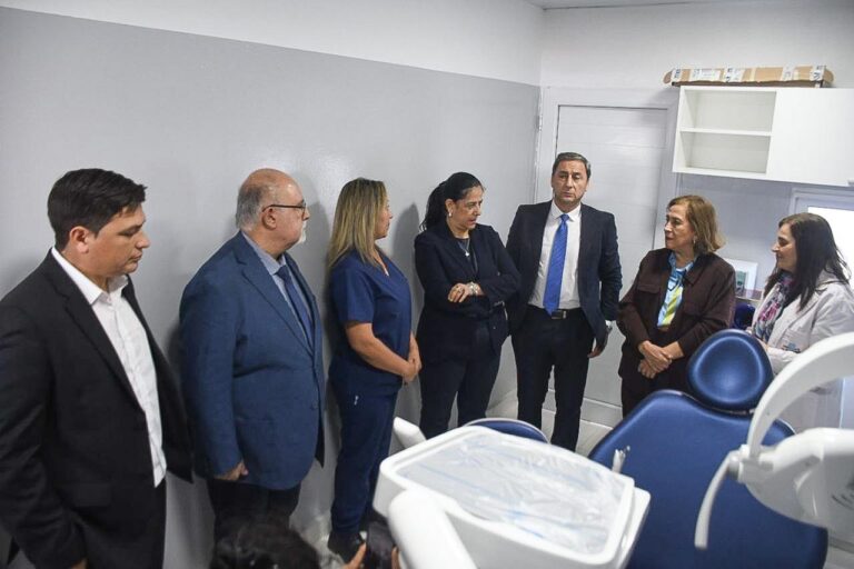 Inauguran puestos sanitarios en tres localidades del departamento Guasayán y entregan ambulancias y viviendas sociales a 24 familias