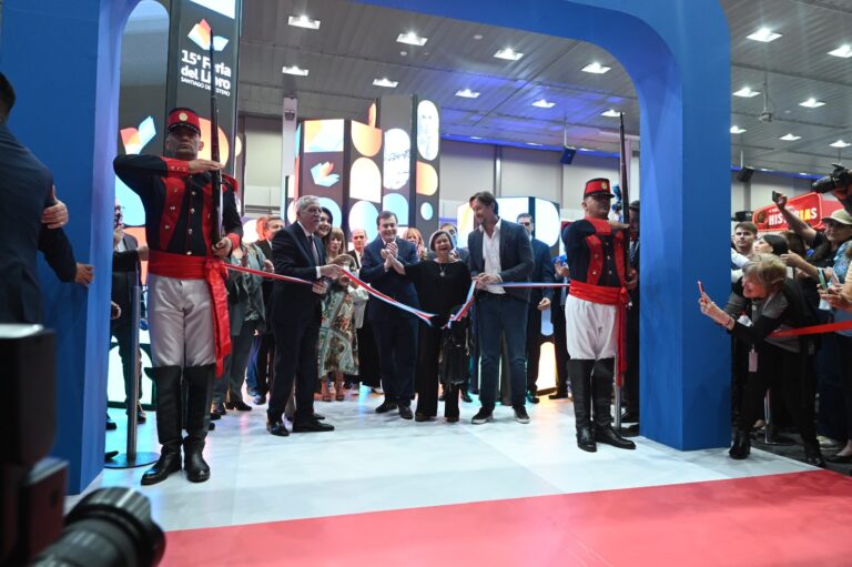 El Gobernador Zamora dejó oficialmente inaugurada la 15° Feria Provincial del Libro