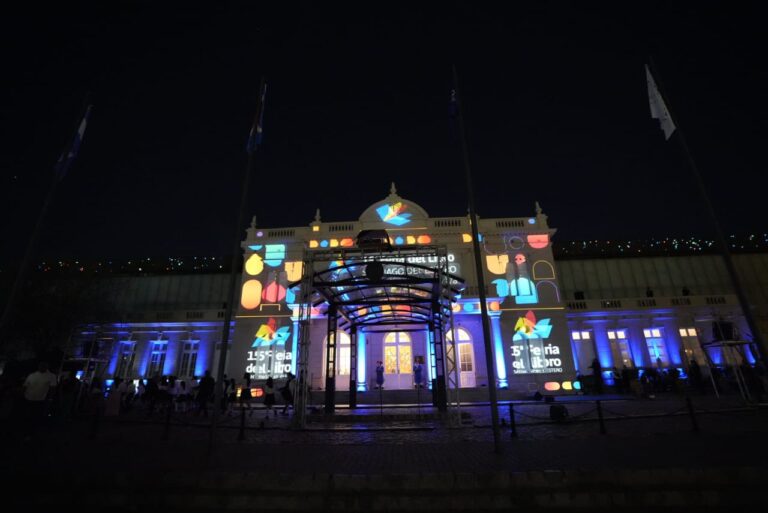 La Feria del Libro presenta un espectáculo nocturno de primer nivel