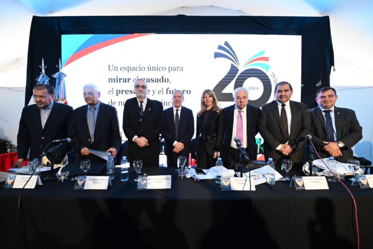 Elías Suárez asistió a la mesa panel a 20 años de la reforma de la Constitución Provincial