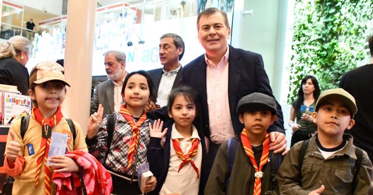 El Gobernador disfrutó de las propuestas del 4° Espacio Infanto Juvenil y de Comics en el CCB