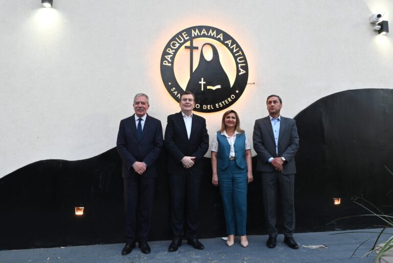 El Gobernador Zamora y la Intendente Fuentes inauguraron el Parque “Mama Antula”