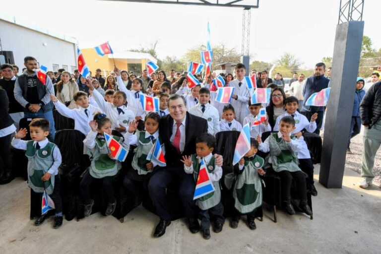 Zamora inauguró una escuela para 20 alumnos y un jardín para 6 niños en la localidad de San Francisco
