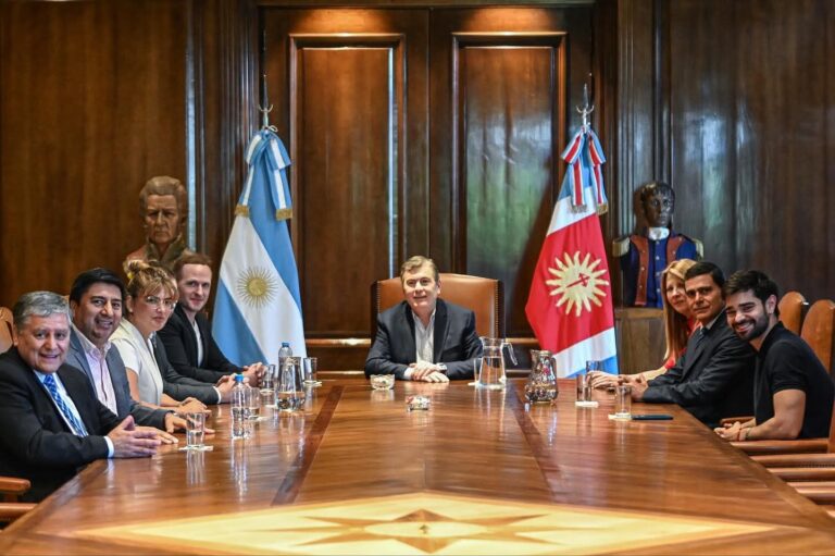 Zamora recibió en Casa de Gobierno a Chris Meniw