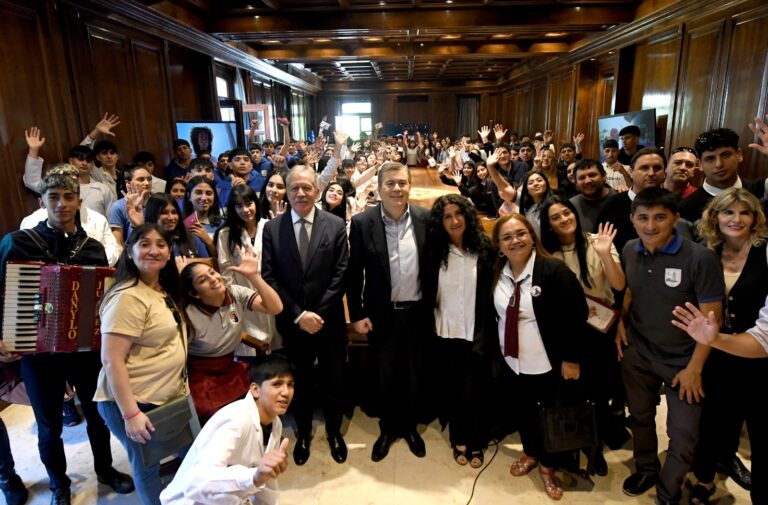 El Gobernador Zamora y el Jefe de Gabinete recibieron a estudiantes de seis departamentos