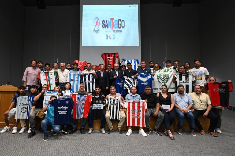 El Gobierno de la Provincia entregó indumentaria a clubes que participaron del Torneo Regional Federal Amateur de Fútbol