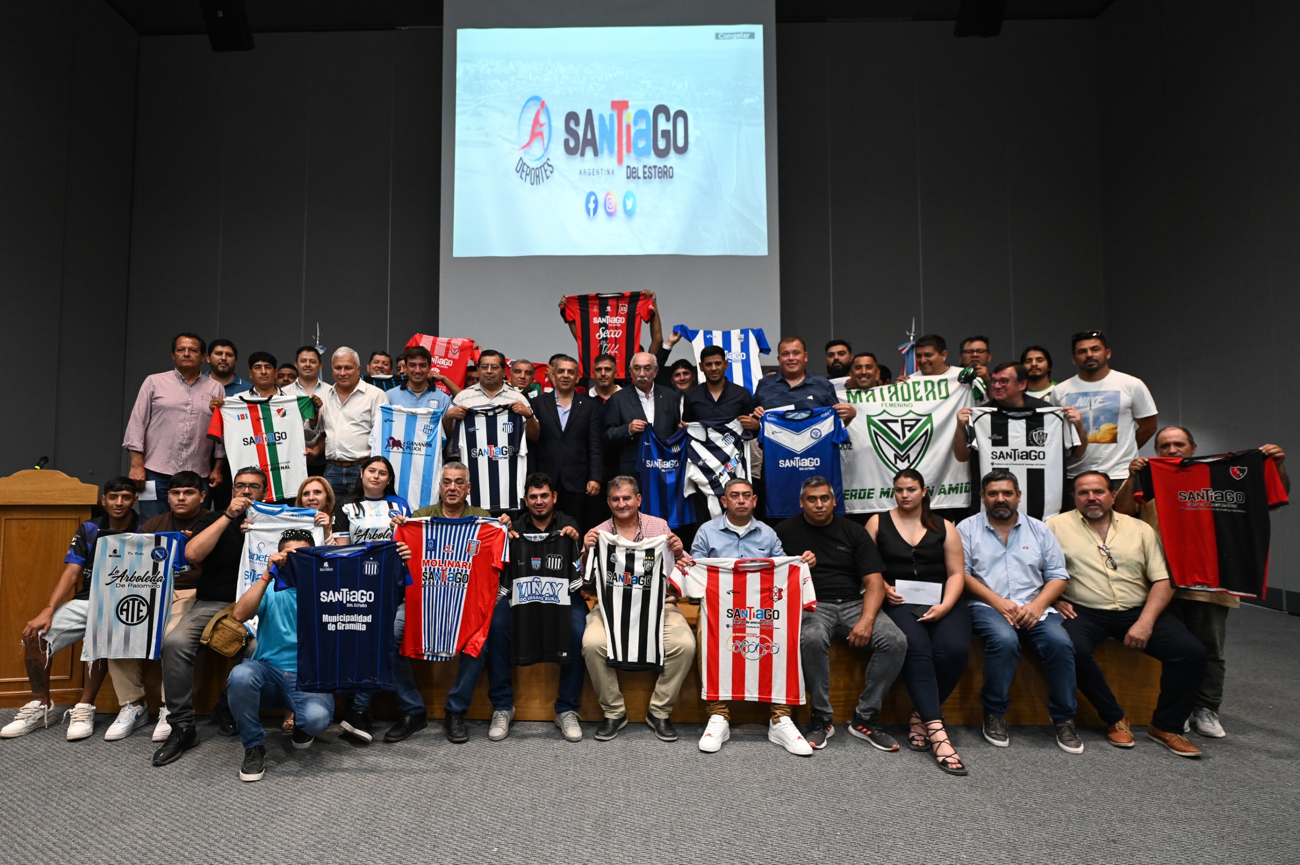 El Gobierno de la Provincia entregó indumentaria a clubes que participaron del Torneo Regional Federal Amateur de Fútbol