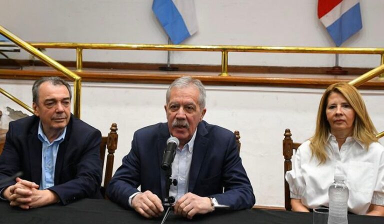 El Gobierno de la Provincia anunció el cronograma de pago de los bonos extraordinarios para planes de emergencia, tarjetas sociales y tarjetas para beneficiarios celíacos