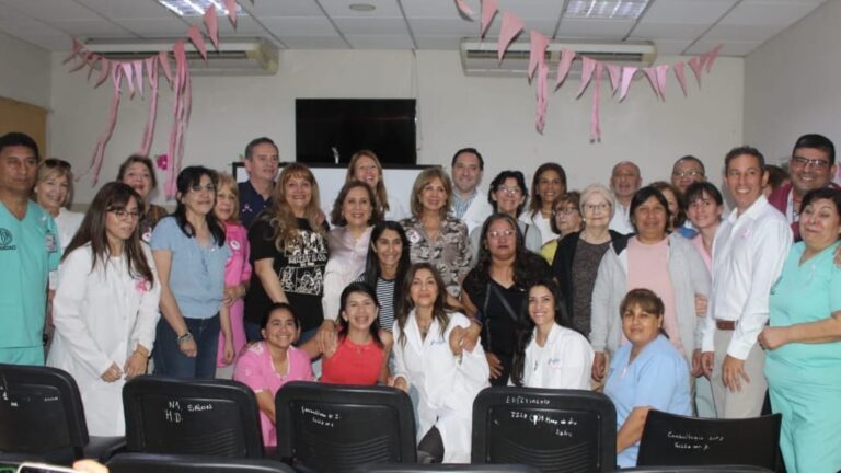 El Centro de Oncología del Hospital Regional realizó una importante jornada de concientización sobre el cáncer de mama
