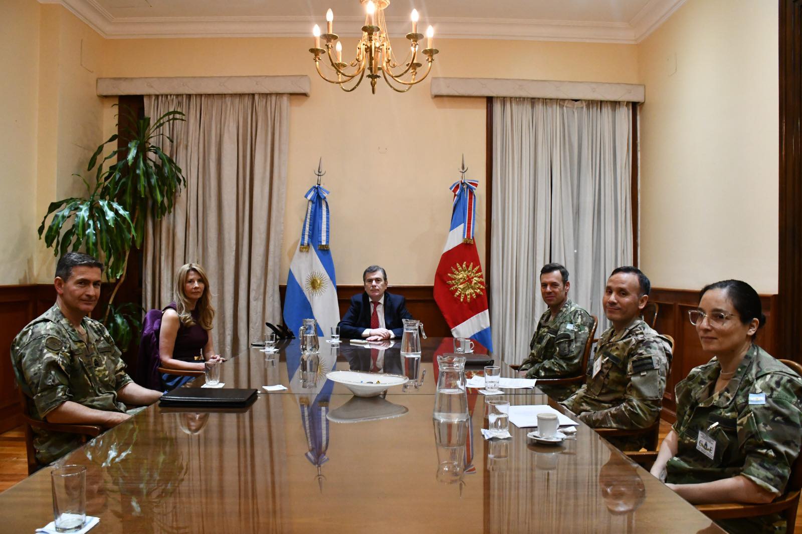 Zamora recibió en Casa de Gobierno a autoridades del Comando Electoral