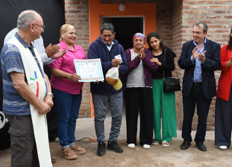 20 familias del departamento Figueroa fueron beneficiadas con viviendas sociales
