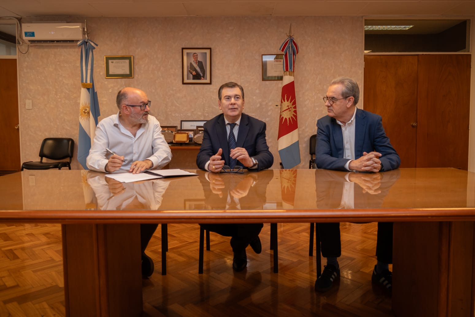 Zamora firmó un acuerdo para que jóvenes cineastas del Norte Argentino puedan ser parte los festivales de San Sebastián y de Málaga