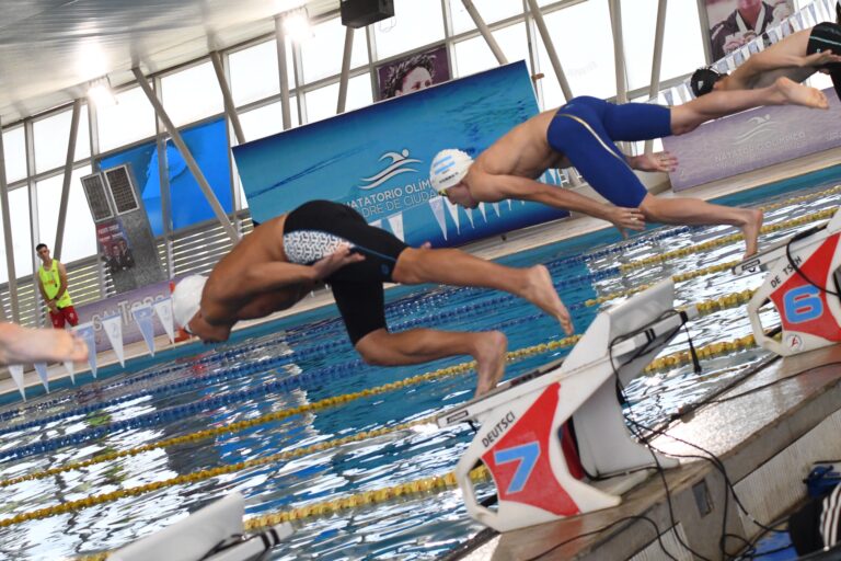 Dio inicio el Torneo Primavera de Natación 2025 en el Natatorio Madre de Ciudades