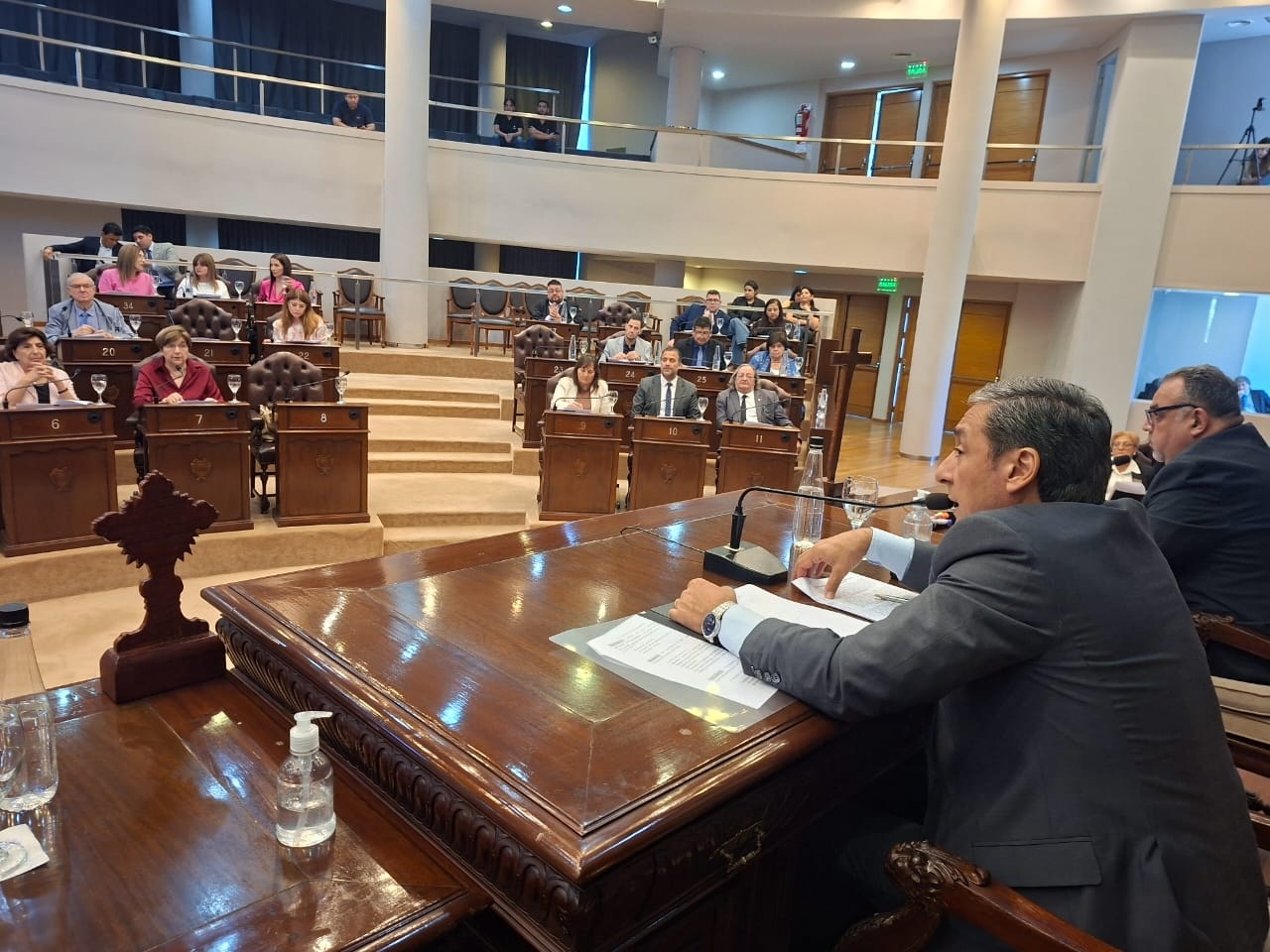 Legislatura Provincial: Reconocen a médicos del Hospital Regional por importante distición obtenida en España