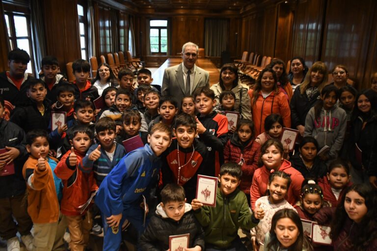 Alumnos de Taco Pujio visitaron Casa de Gobierno