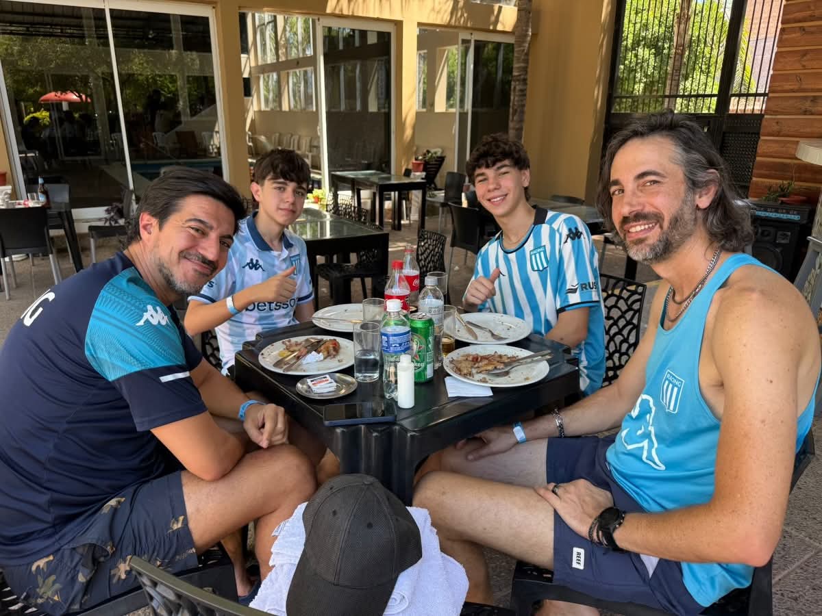 Postales de fútbol y turismo: miles de hinchas colman la ciudad