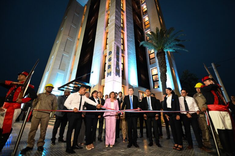 El gobernador Zamora y la intendente Fuentes inauguraron el nuevo edificio de la Dirección de Rentas Municipal