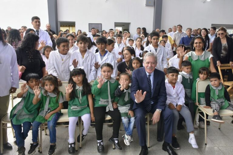 El gobernador Elías Suárez cerró el ciclo lectivo 2025 en el departamento Salavina con la inauguración de obras en la escuela N° 137 y un nuevo edificio para el Jardín N° 369