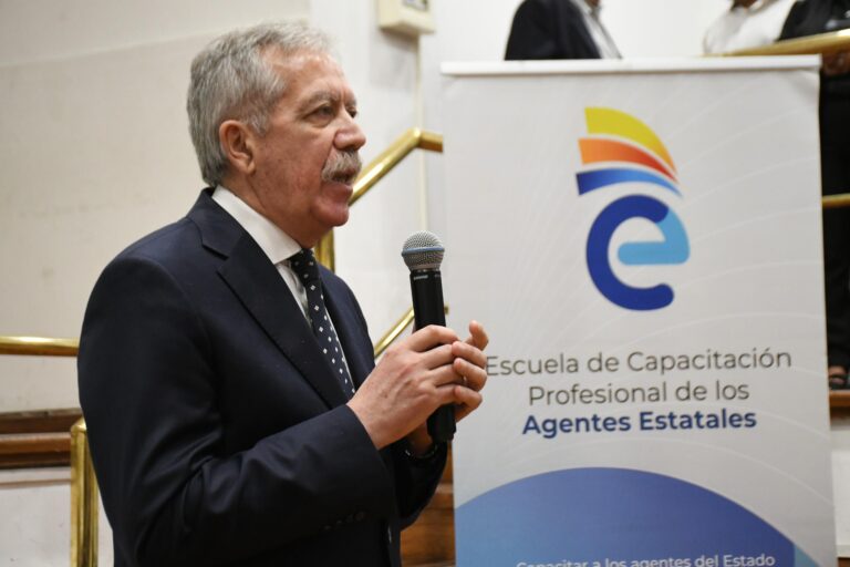 El gobernador Elías Suárez participó del acto de cierre del Ciclo Lectivo 2025 de la Escuela de Capacitación Profesional de los Agentes Estatales