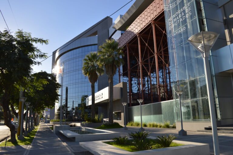 El Poder Legislativo adhiera la los asuetos  administrativos para el 24 y 31 de diciembre