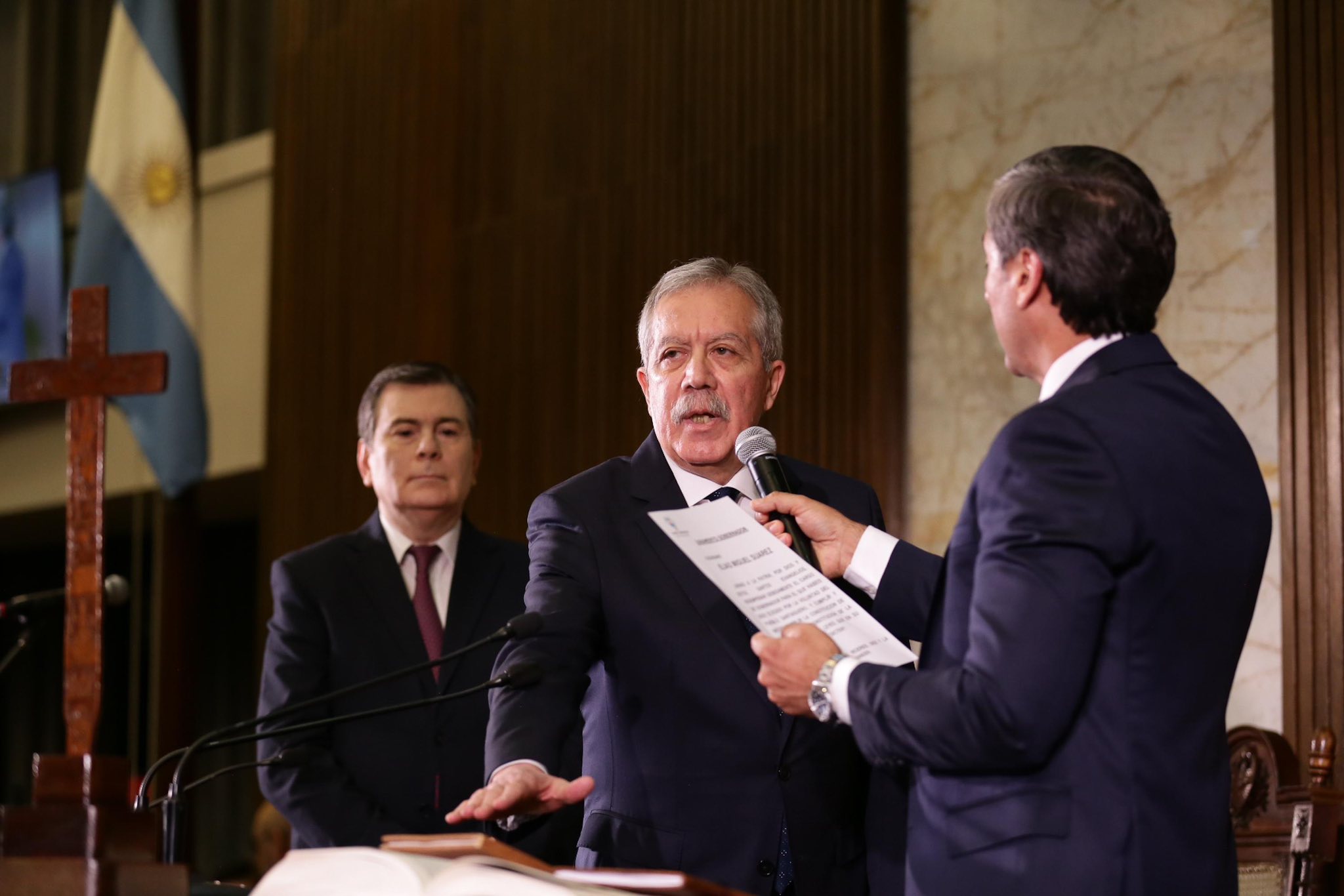 Elías Suárez asumió la gobernación su mandato con un llamado al federalismo y a la continuidad institucional