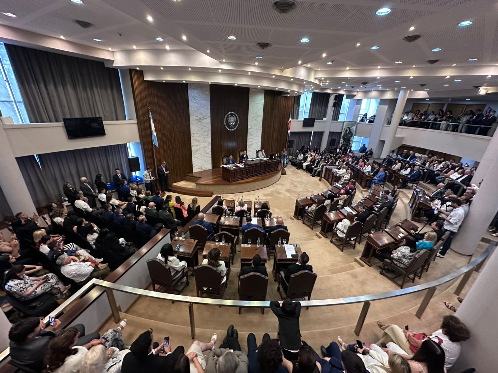 Legislatura provincial: Juraron y se incorporaron a sus bancas 40 diputados autoridades del cuerpo legislativo