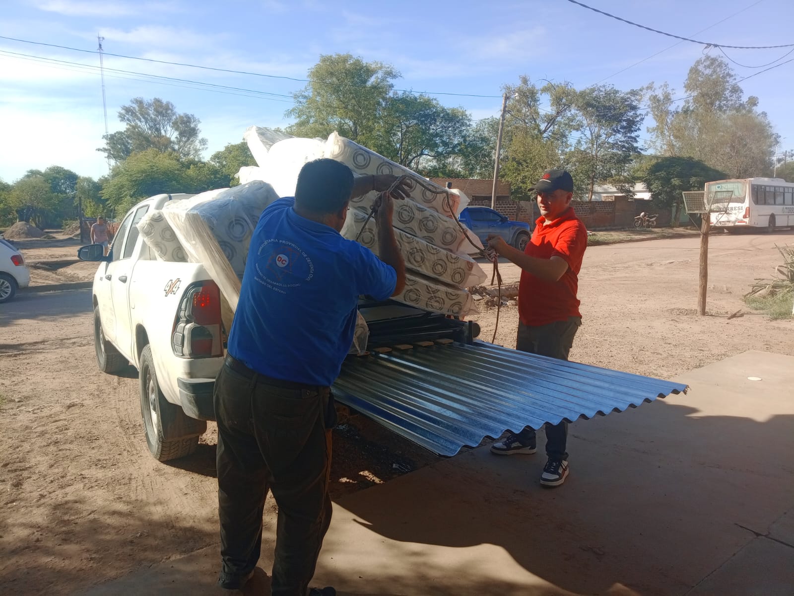 La Provincia desplegó un amplio operativo para asistir a familias damnificadas por la intensa lluvia