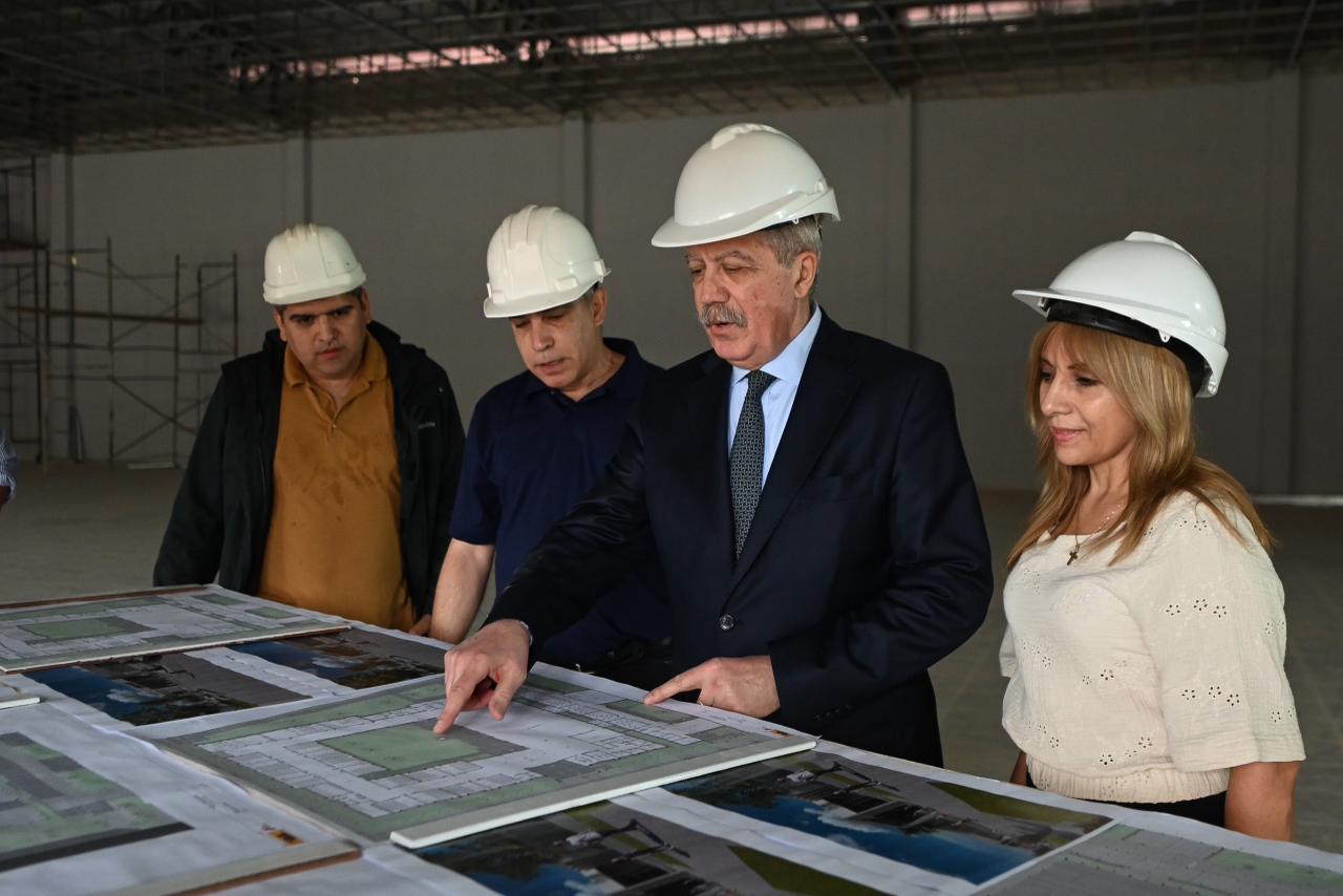 El Gobernador visitó la obra de la Escuela N° 646 del barrio Villa Raquel de La Banda