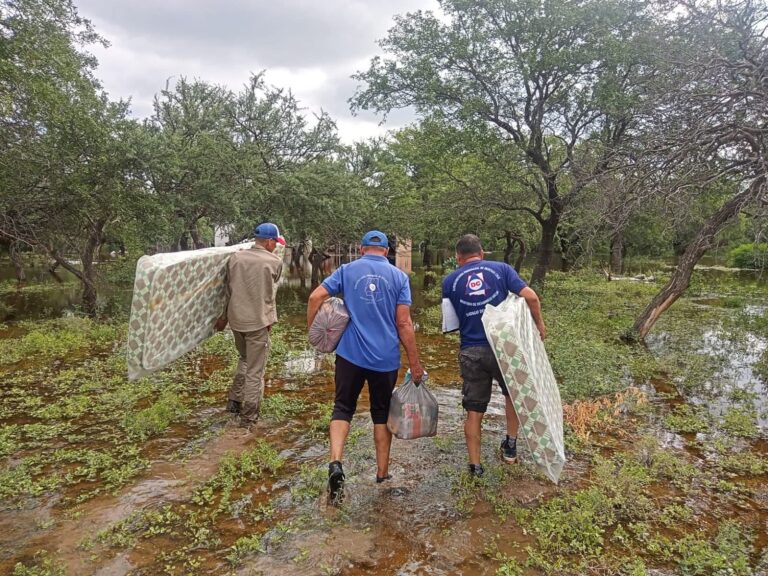 Tras la crecida del río Dulce y Utis, el Gobierno refuerza el acompañamiento en Salavina