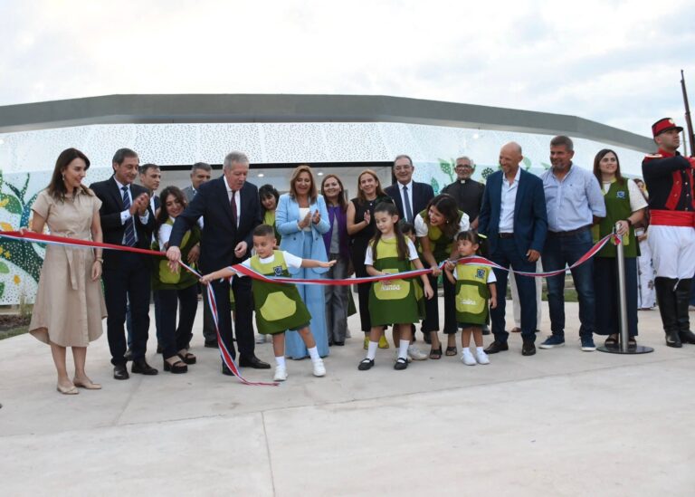 Elías Suárez participó de la apertura el ciclo lectivo municipal en la ciudad Capital y de la inauguración de un nuevo  jardín de infantes