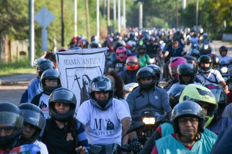 Con gran concurrencia se realizó la caravana y peregrinación a Mama Antula
